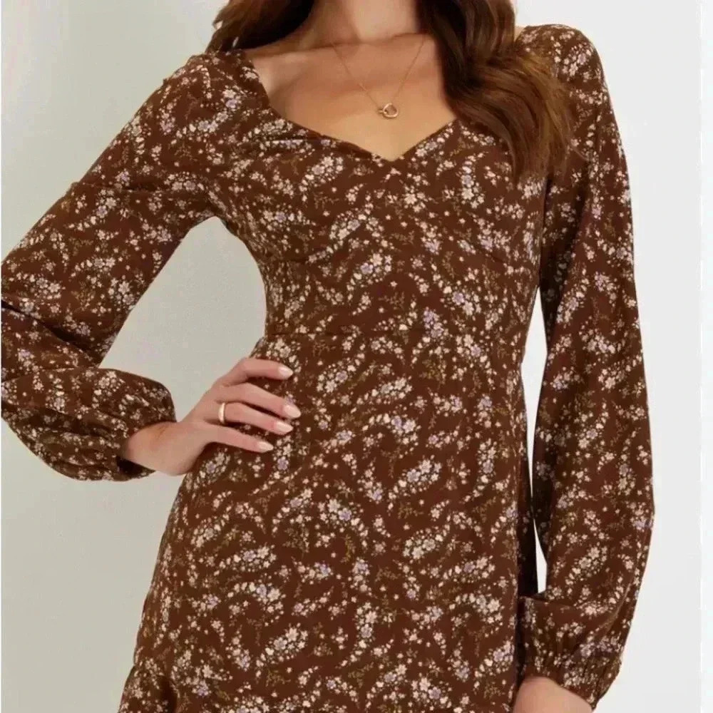 Lulus Persona Long Sleeve v-neck,Ruffle hemline,lightweight flowy Floral Print